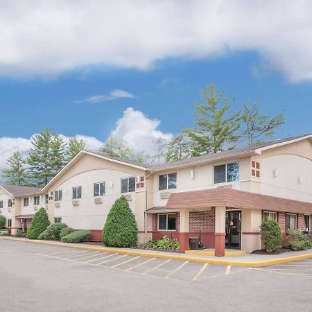 Super 8 By Wyndham Queensbury Glens Falls Zewnętrze zdjęcie