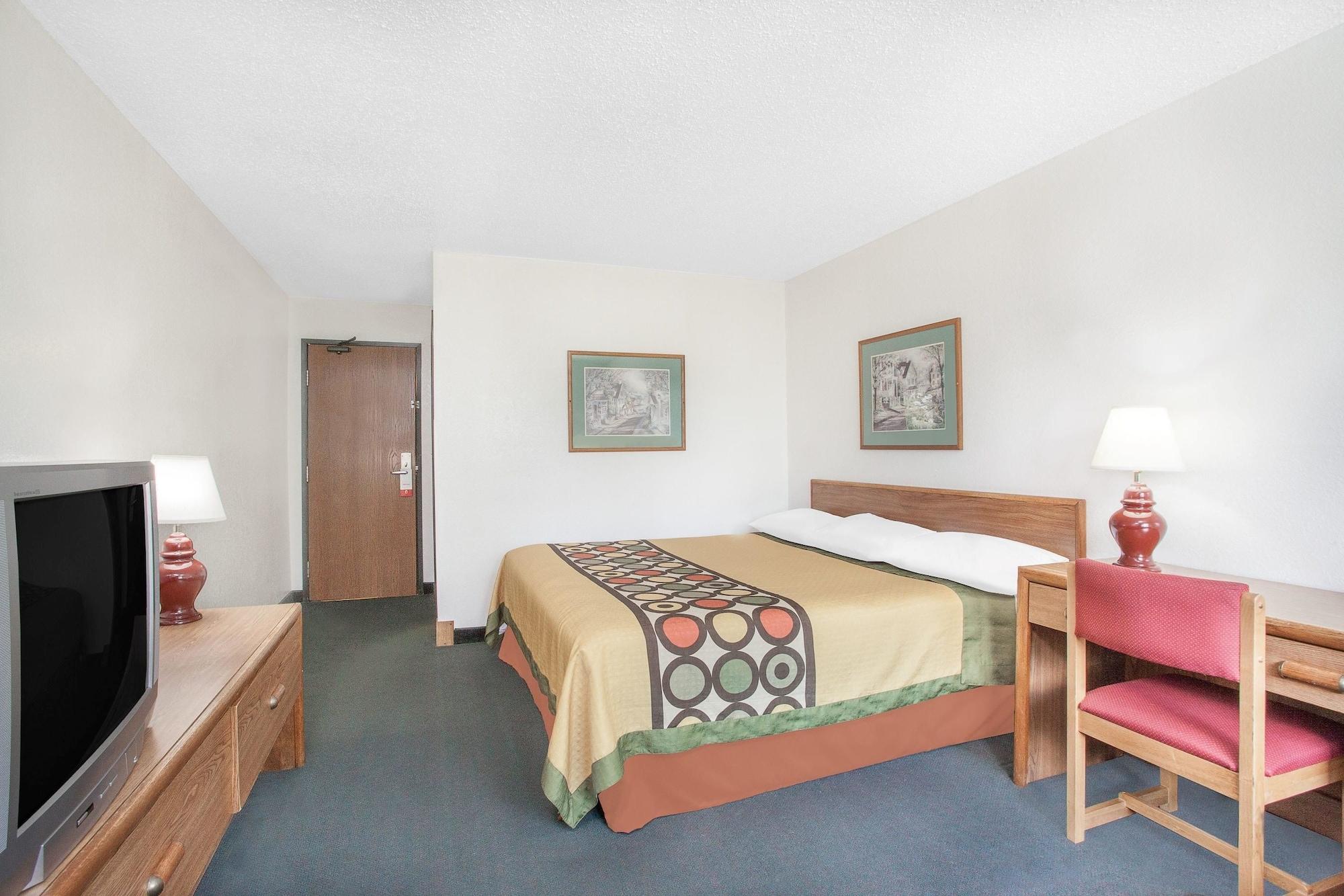Super 8 By Wyndham Queensbury Glens Falls Zewnętrze zdjęcie
