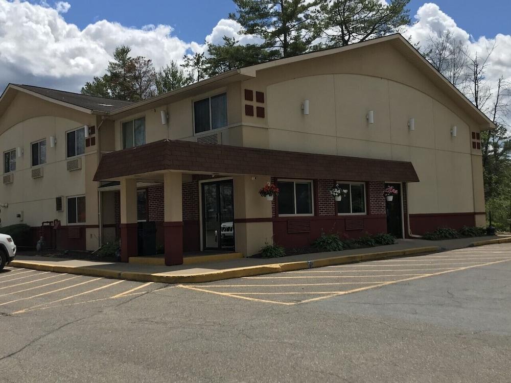 Super 8 By Wyndham Queensbury Glens Falls Zewnętrze zdjęcie